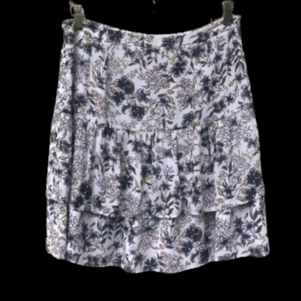 LOFT outlet ruffle floral skirt M 10